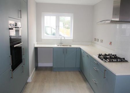 3 bedroom semi-detached house to rent - Photo 4