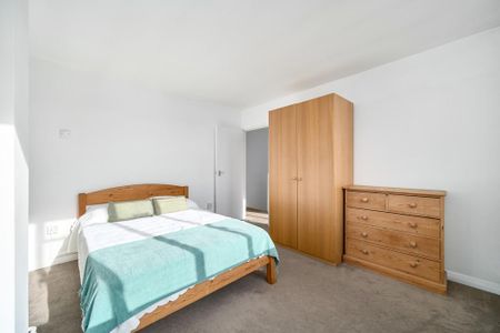 3 bedroom flat to rent - Photo 3