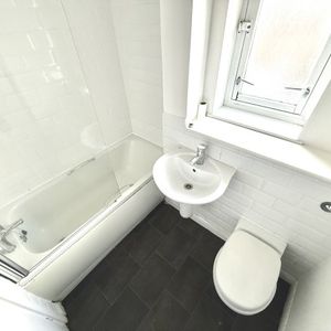 Princes Gate, Glasgow, G73 - Photo 2