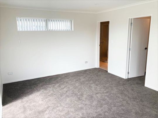 MANUREWA, 5 BEDROOMS - Photo 1