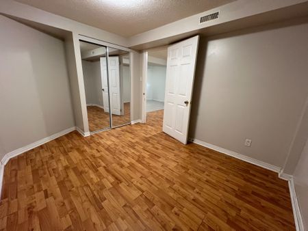 For Lease - 13 Grosbeak Crescent Unit# Basement, Toronto, Ontario - Photo 3