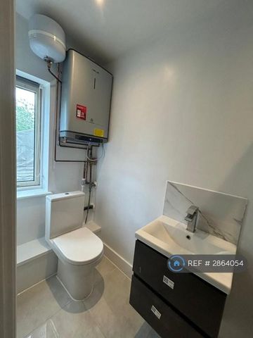 4 bedroom flat to rent - Photo 5