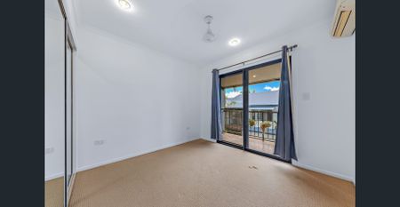 Spacious Contemporary Townhouse in Prime Location - Photo 4