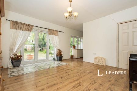 4 bedroom bungalow to rent - Photo 4