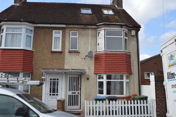 3 bedroom semi-detached house to rent - Photo 1
