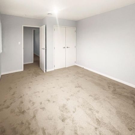 5 bedroom luxury home for rent in Karaka! - Photo 2