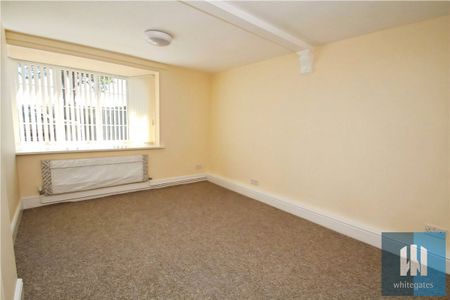 Common Side Farm, New Road, Old Snydale, Pontefract, WF7 - Photo 3