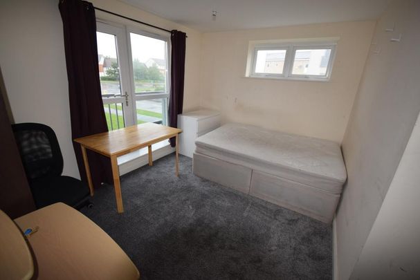 3 bedroom flat to rent - Photo 1