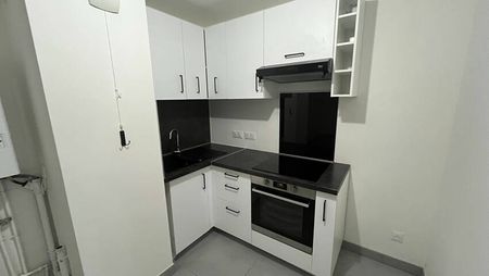 AUMETZ-RESIDENCE RECENTE - F2 - CUISINE EQUIPEE PARKING - Photo 3