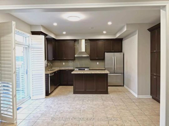 Detached Home For Lease | N9250703 - Photo 1