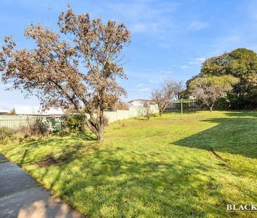 Homely Three-Bedroom Cottage with a Gated & Expansive Garden - Photo 6