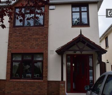 Beautiful room in 3-bedroom apartment in Lucan, Dublin - Photo 1