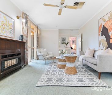 Modern & Spacious Living in Prime Mount Waverley Location - Photo 1