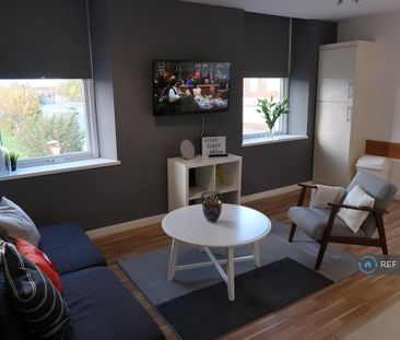 1 bedroom in a flat share to rent - Photo 1