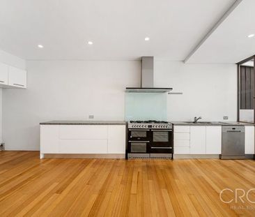 Architecturally Designed Four-Bedroom Terrace - Photo 2