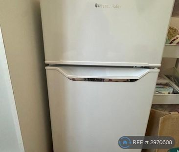 1 bedroom in a flat share to rent - Photo 6