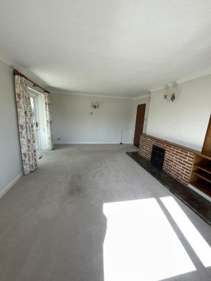 4 bedroom detached bungalow to rent - Photo 1