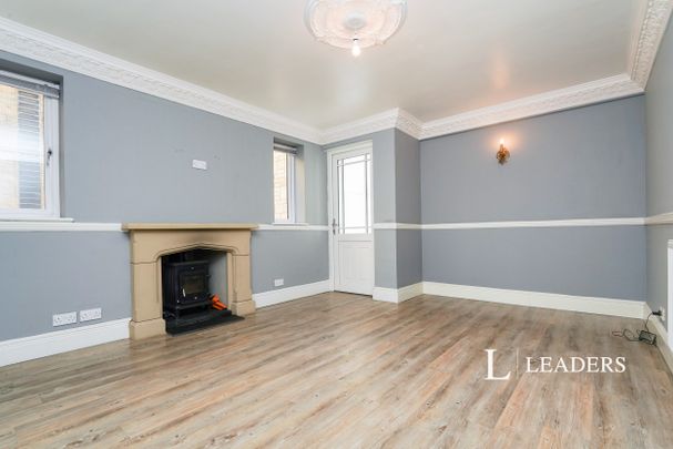 4 bedroom house to rent East Approach Drive, Gloucestershire, Cheltenham, GL52 - Photo 1