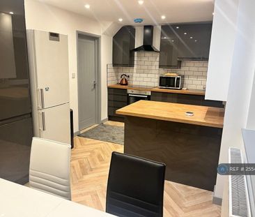 1 bedroom in a house share to rent - Photo 5