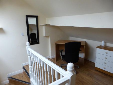 4 bedroom private hall to rent - Photo 5