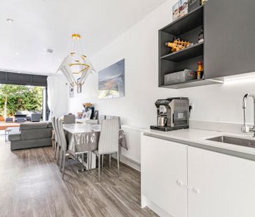 3 Bed Terraced House, South End, CR0 - Photo 4