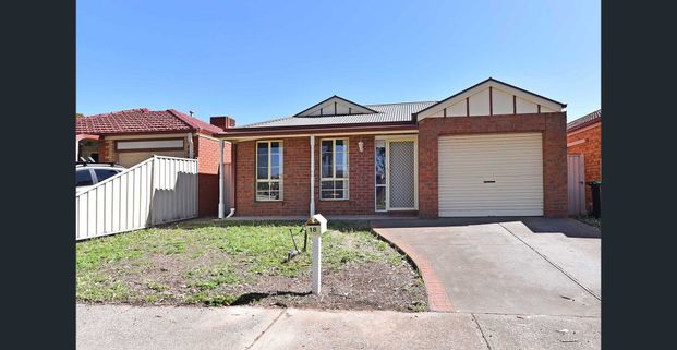 Spacious 3 Bedroom Home - Photo 1