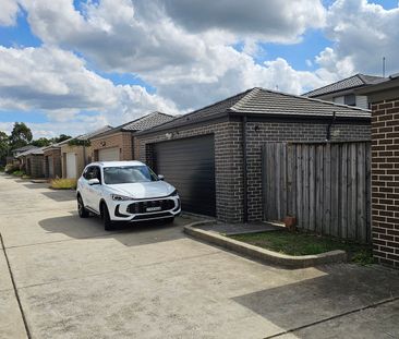 Immaculate Five Bedroom Quality Family Home - Close to all Amenities - Photo 1