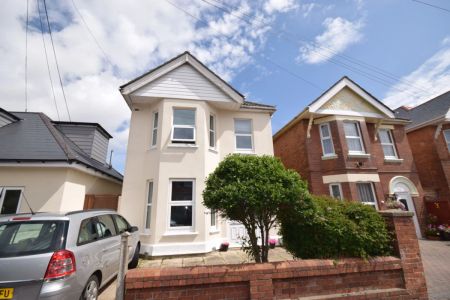 To Rent Madison Avenue, Springbourne, Bournemouth, BH1 £2,800 pcm Tenancy Info - Photo 4