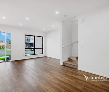 3 Bed, 2 Bath - Photo 3