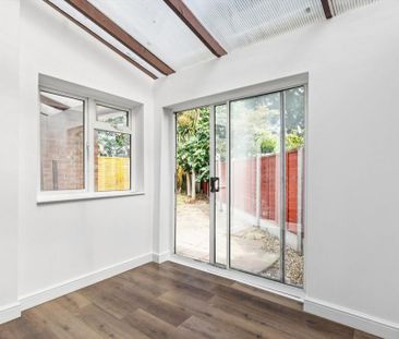 4 bedroom semi-detached house to rent - Photo 6