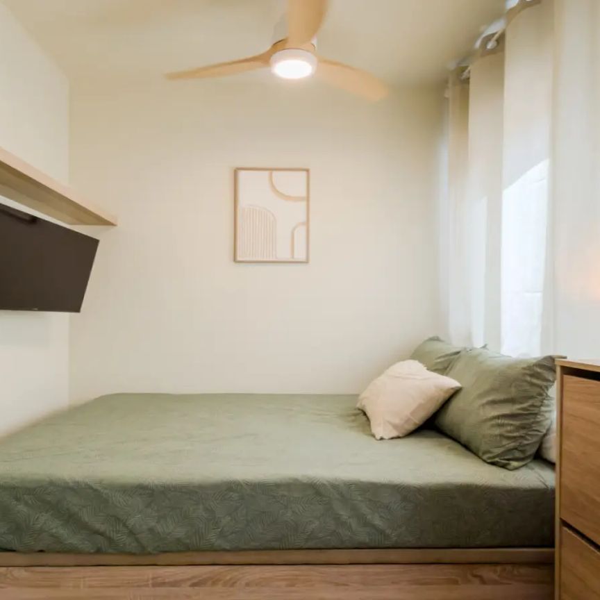 Room in a shared 4-bedroom apartment for rent in El Camp d'en Grassot i Gracia Nova - Photo 1