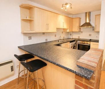 Eaton Avenue, High Wycombe - Photo 2