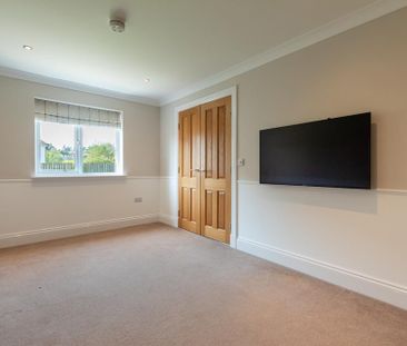 4 bedroom detached house to rent - Photo 5