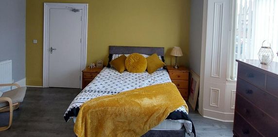 1 bedroom in a house share to rent - Photo 2