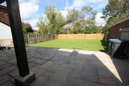 3 bedroom detached house to rent - Photo 3