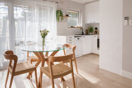 Easy living, close to all amenities - Photo 3