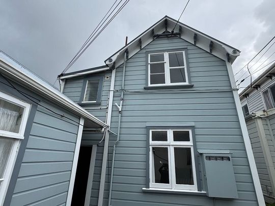 Spacious 3 Bedroom apartment in Mount Victoria - Photo 1
