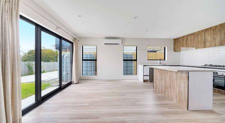 Modern 4BR Family Home in Blockhouse Bay - Photo 5