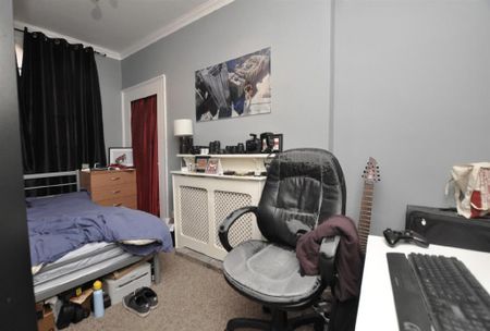 3 bedroom flat to rent - Photo 3