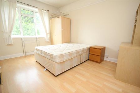 4 bedroom semi-detached house to rent - Photo 4