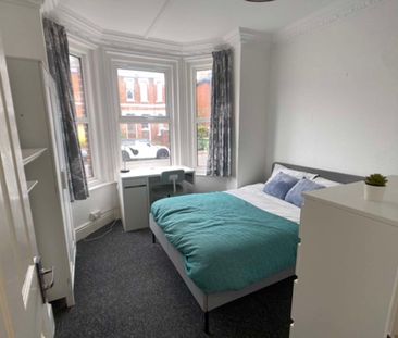 Lovely professional house share in Southampton Centre Room 1 - Photo 2