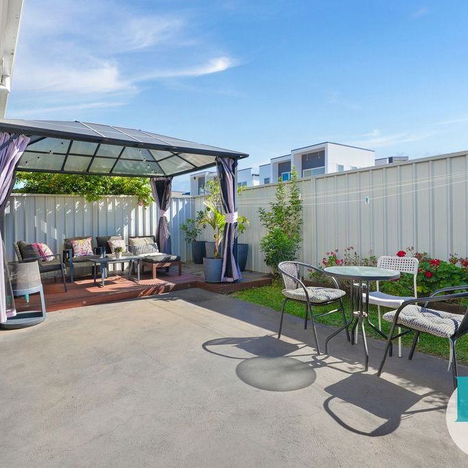 Stylish & Spacious Three-Bedroom Townhouse in Prime Location - Photo 1