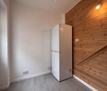 Hyde Road, Swindon, Wiltshire, SN2 - Photo 3