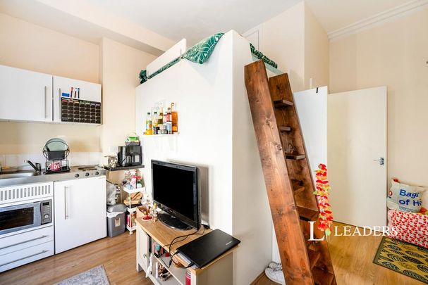 Studio to rent - Photo 1