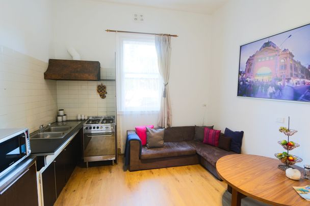 STUNNING THREE BEDROOM APARTMENT - Photo 1