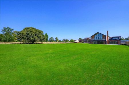 Beautifully designed, high specification, spacious detached contemporary family homes with an abundance of space and light. - Photo 4