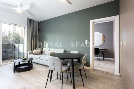 Eleganckie mieszkanie z 2 miejscami parkingowymi - Photo 4