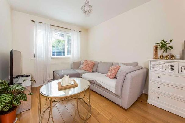 Chalfont Mews, Hillingdon, UB10 - Photo 1