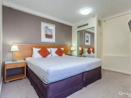 “BRISBANE RIVER VIEWS IN CBD LOCATION” - Photo 3