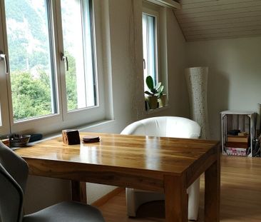 APPARTEMENT 21/2 PIÈCES MANSARDÉ À NETSTAL (GL), MEUBLÉ, TEMPORAIRE - Photo 3